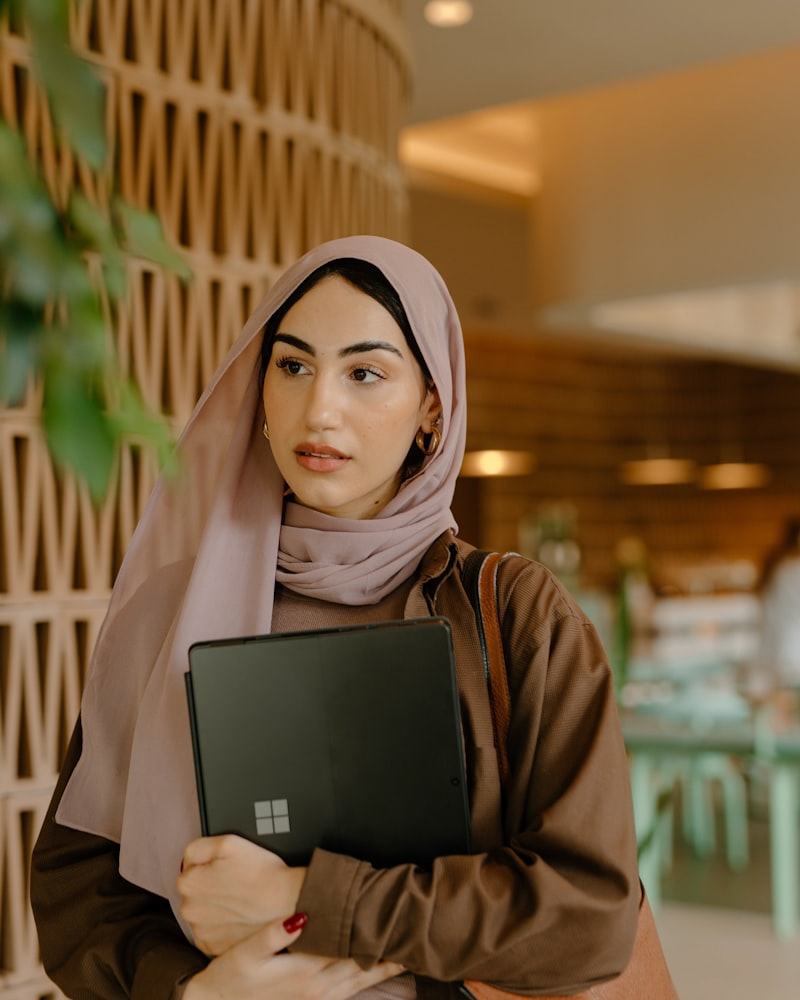 Aisha Rahman, Bookkeeping Manager